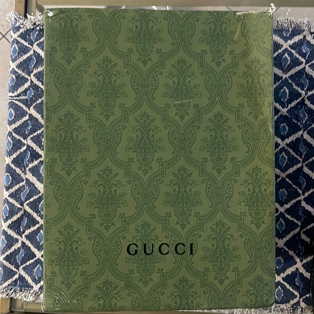 Gucci sneakers size 40